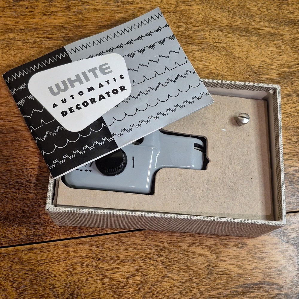 WHITE Vintage Automatic Decorator Attachment Decorative Stitches Sewing Machine - Picture 7 of 16